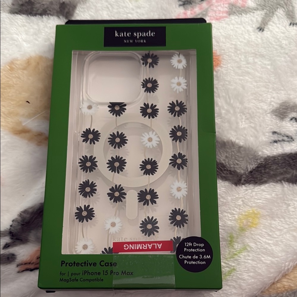 NWOT - Kate Spade Black and White flowers Phone Case iPhone 15 pro Max